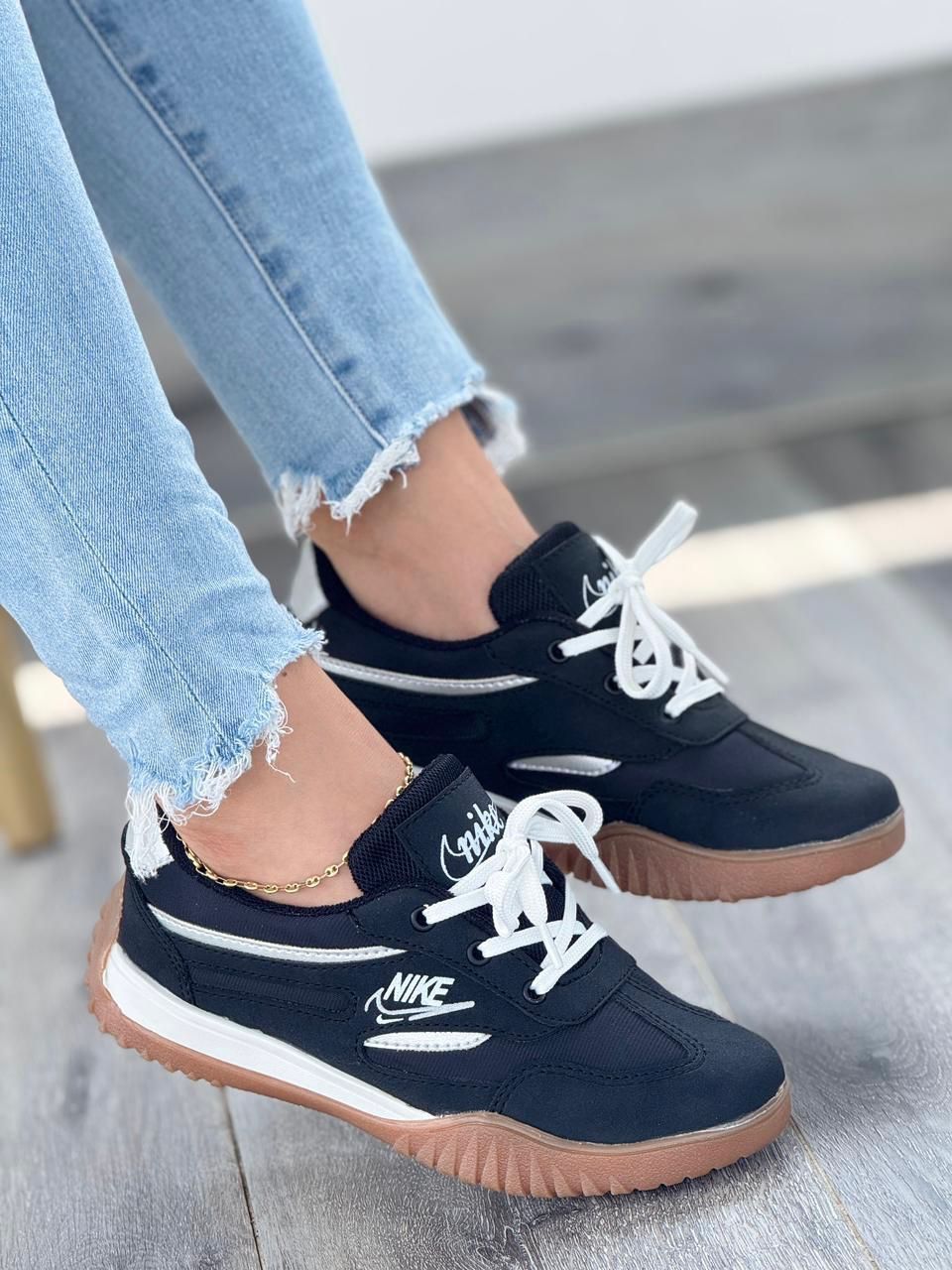 NIKE DAMA