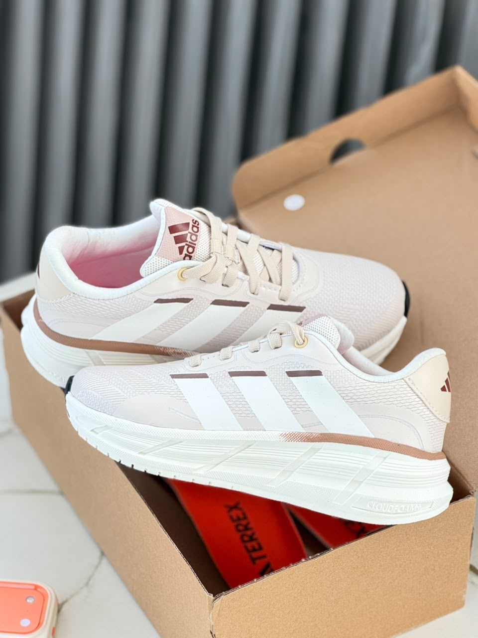 ADIDAS SKY
