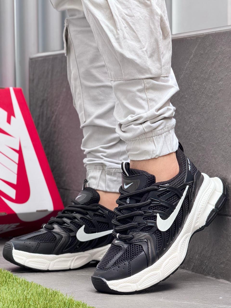 NIKE SKATE CABALLERO NEGRO CON BLANCO/SUELA - BLANCA