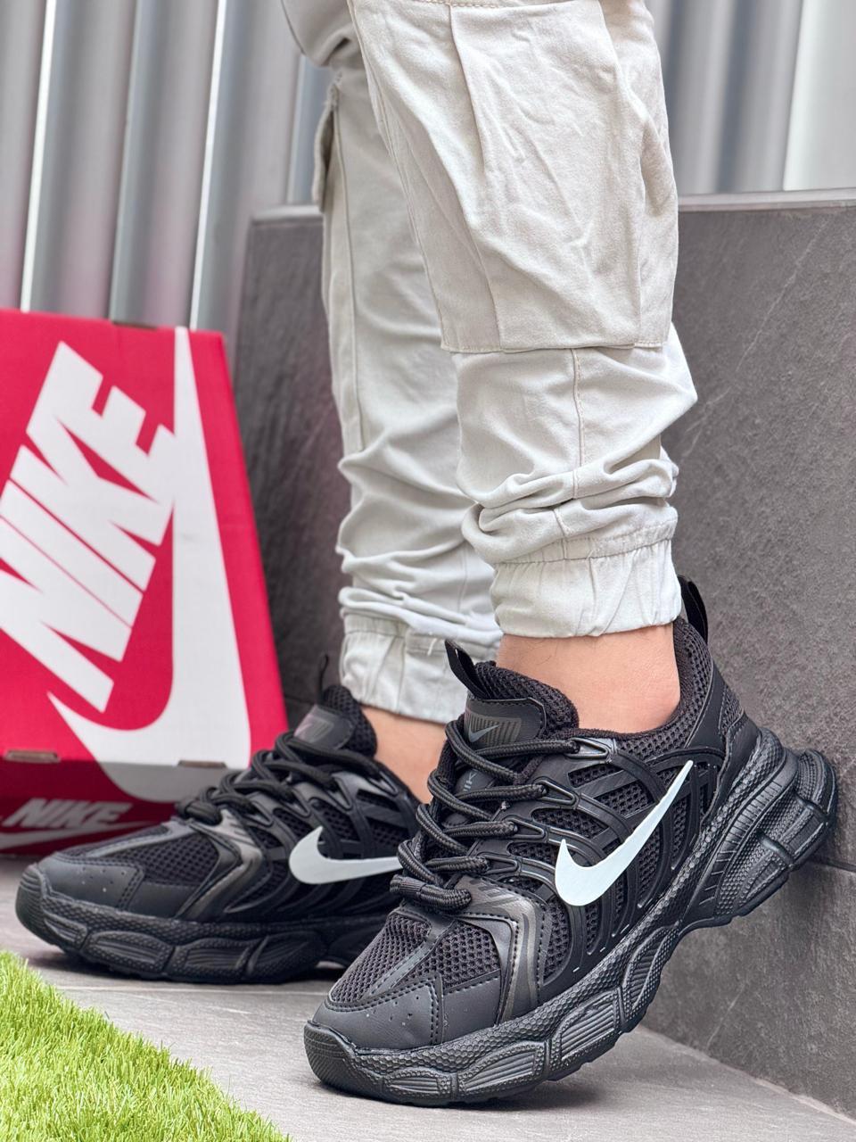 NIKE SKATE CABALLERO NEGRO CON BLANCO/SUELA - NEGRA