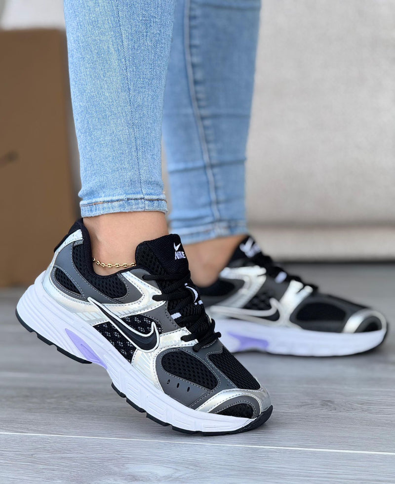 NIKE VOMERO - NEGRO