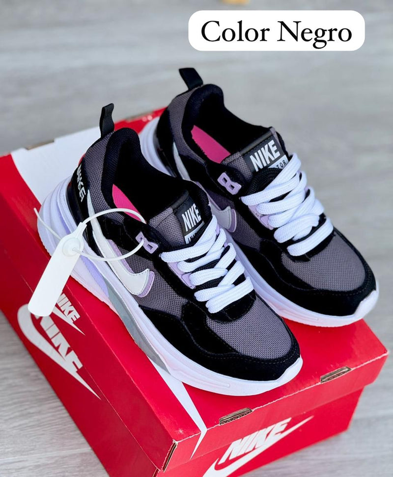 NIKE INITIATOR D